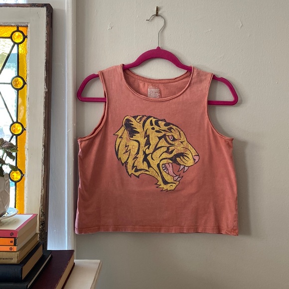 cropped colsie muscle tank! - Picture 1 of 6